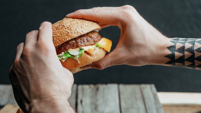 Диетолог рассказала, как выбрать полезный фаст-фуд