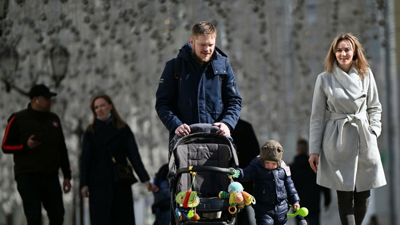 Минтруд связал снижение уровня бедности с выплатами семьям в пандемию