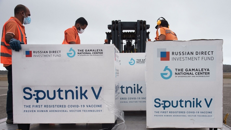 Минздрав ведет переговоры о завершении внесения "Спутника V" в список ВОЗ