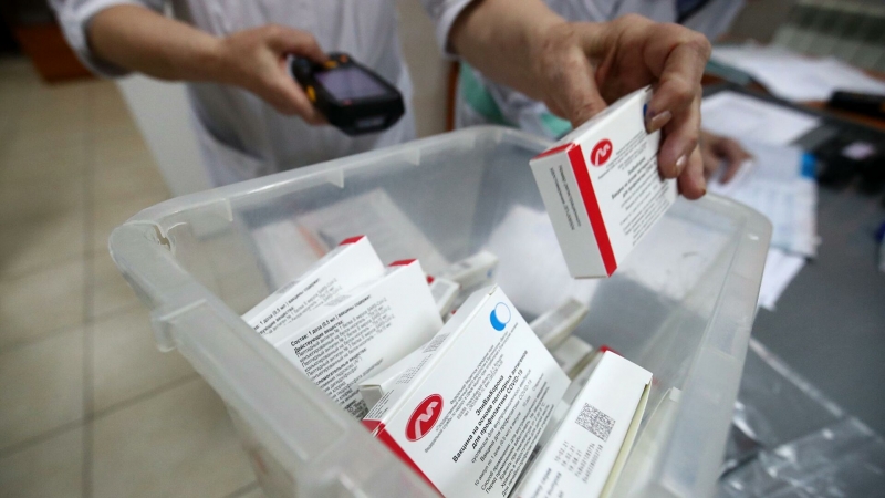 Вакцина "ЭпиВакКорона" поступила на Ямал