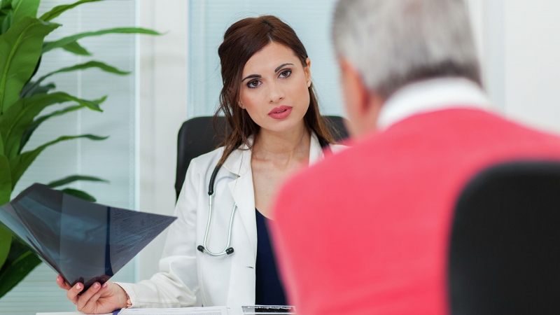 Врач рассказала, когда пожилым людям необходимо обратиться к гериатру