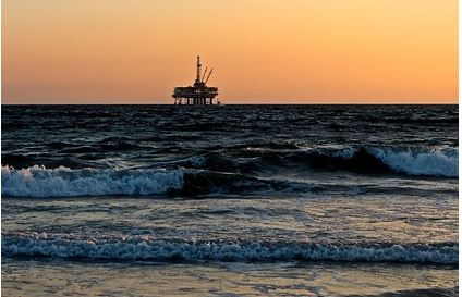 Аналитики связали рост цен на нефть с массовой вакцинацией