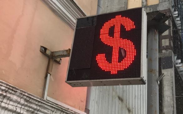 Финансист Мкртчян рассказал о связанном с долларом риске