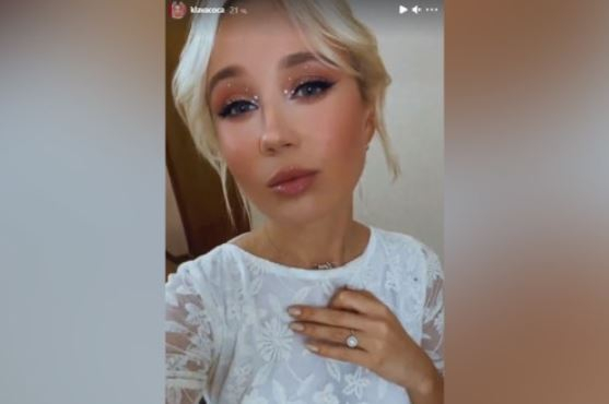 Клава Кока примерила свадебное платье и задумалась о замужестве