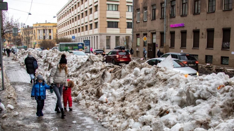 Четыре человека пострадали в ДТП с маршруткой в Петербурге