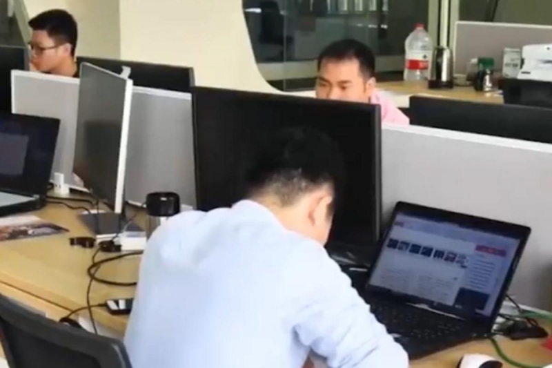 Лежать лежнем: журналисты рассказали о новом тренде молодежи в мире (видео)