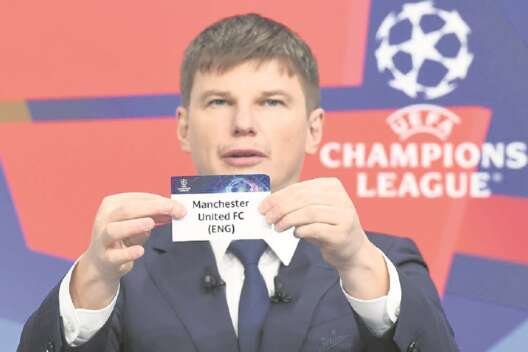 
            Ошибка УЕФА сорвала битву Месси и Роналду        