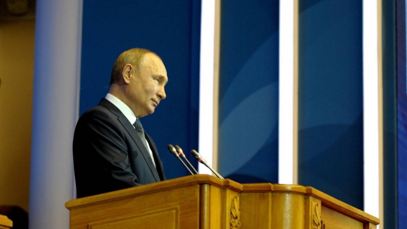 Путин подверг критике идею о возрождении трудовых артелей