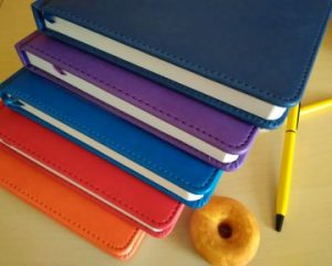 Блокноты с логотипом: для чего они нужны и где их заказать?