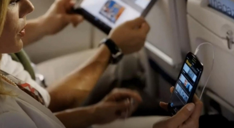Пилот рассказал, что может произойти на борту, если не выключить мобильный телефон