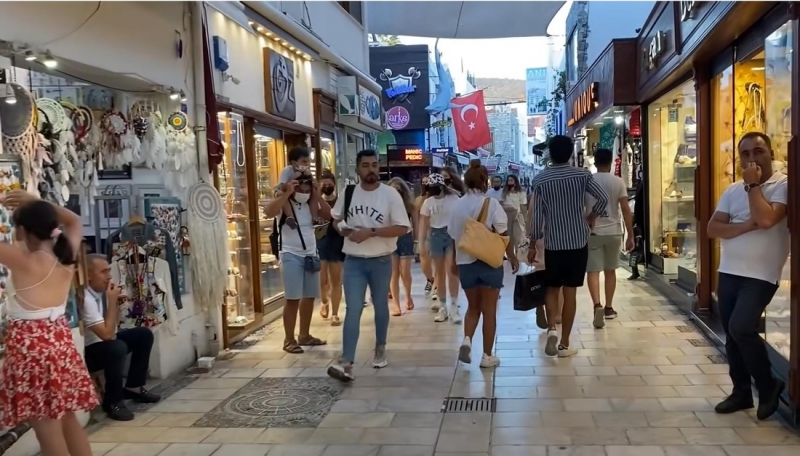 Российским туристам назвали 5 полезных вещей, которыми стоит закупиться в Турции