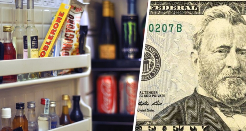 Турист чуть не потерял сознание, когда узнал шоковую цену за бутылку воды из мини-бара в номере отеля