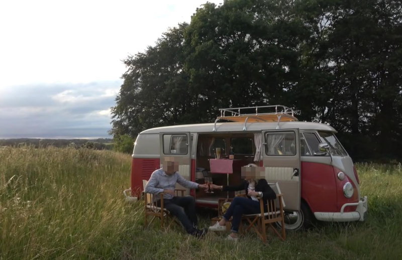 Супружеская пара бросила попытки купить дом и начала жить в кемпере Фольксваген ради «большей свободы»