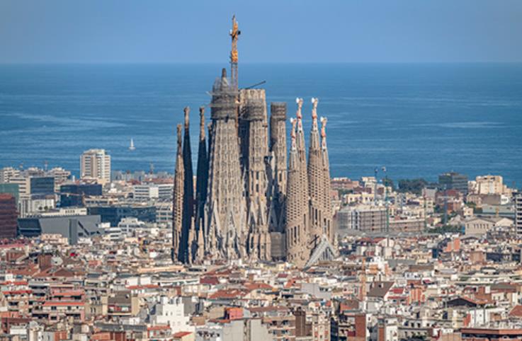 Строительство одной из главных туристических достопримечательностей Европы завершат в 2026 году - через 144 года после начала стройки