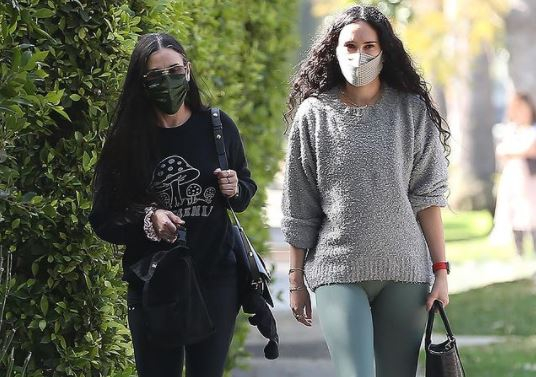 Актриса Деми Мур в 58 лет стала выглядеть моложе своей дочери