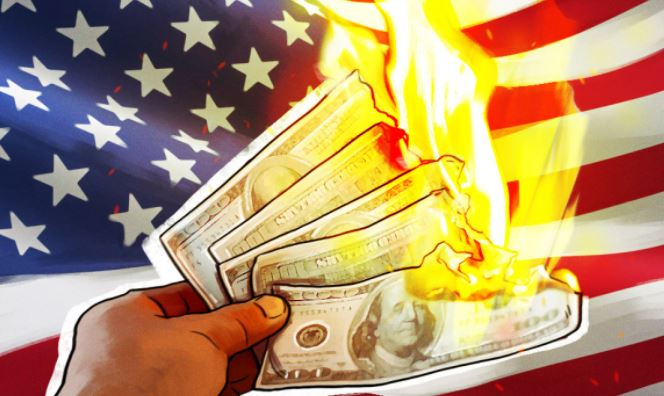 Банк России назвал санкции США угрозой будущему доллара