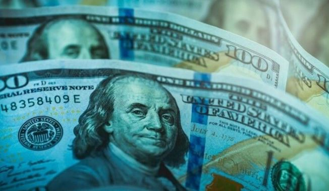 Доллар оказался под ударом из-за угрозы США отключить Россию от SWIFT