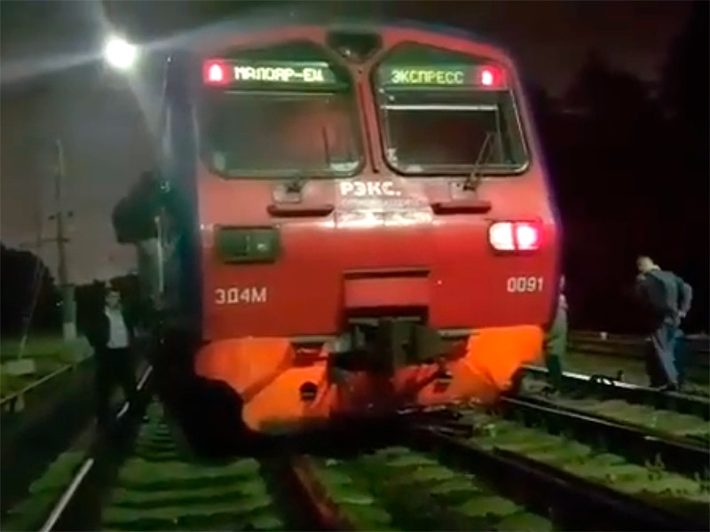 Два вагона электрички сошли с рельс в Подмосковье