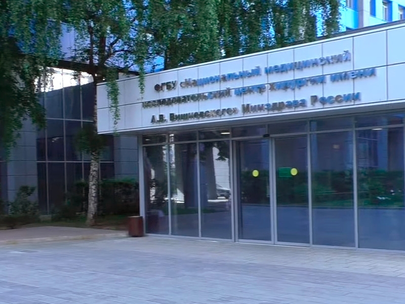 Двух раненных в Карабахе журналистов доставили в центр Вишневского в Москве