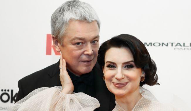 Екатерину Стриженову заподозрили в третьей беременности