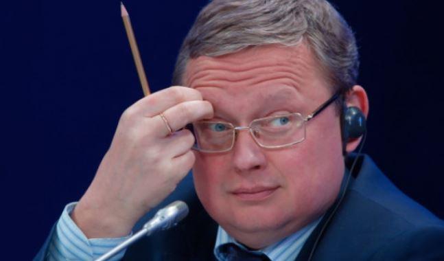 Экономист Делягин рекомендует избавляться от долларов