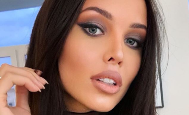 Фанаты гадают, кто подарил Решетовой «бэтмобиль»