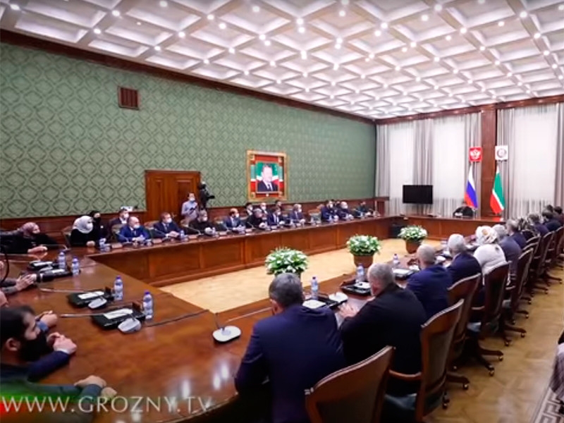 Кадыров назначил 28-летнего брата главой своей администрации, а 30-летнего племянника - министром сельского хозяйства