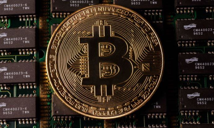 Компания Илона Маска будет принимать к оплате биткоины