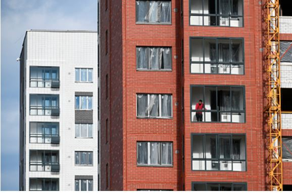 Квартирам на верхних этажах в Москве предрекли забвение