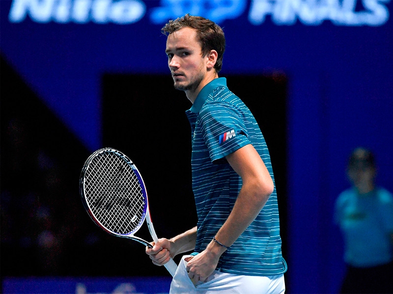 Медведев впервые победил Надаля и вышел в финал Итогового турнира АТР