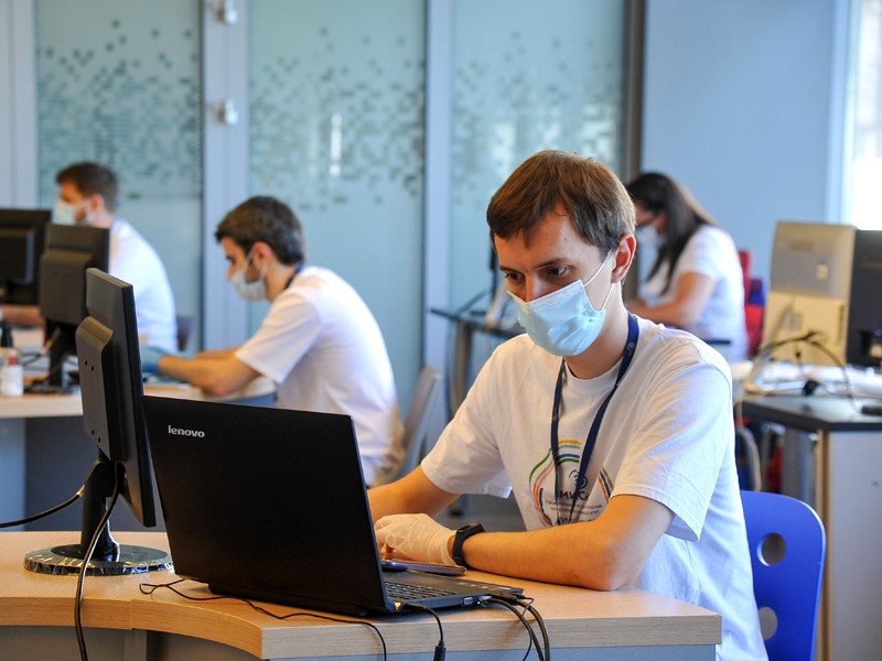 Минобрнауки сообщило, что не может приказать снизить плату за обучение в вузах