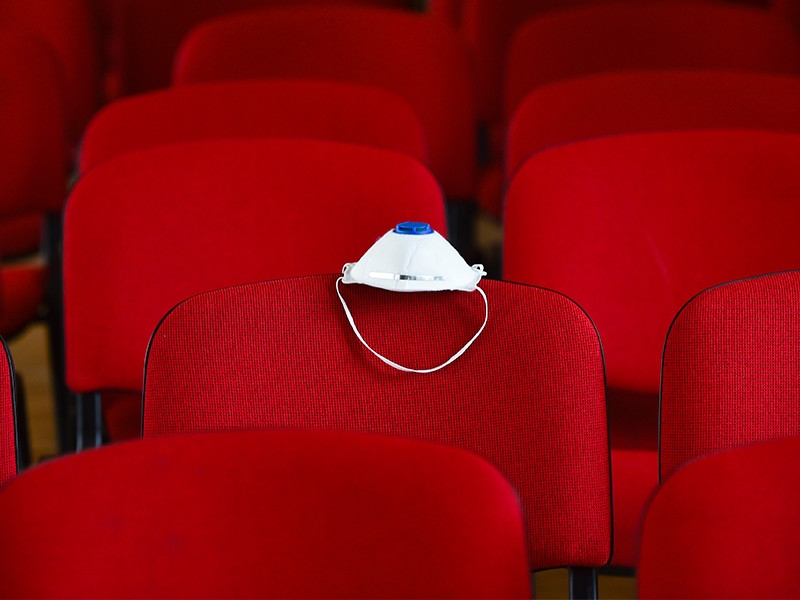 РБК: в Москве закроют доступ в театры для зрителей 65+