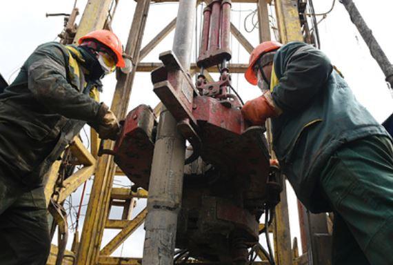 Россия снизила добычу нефти и газа