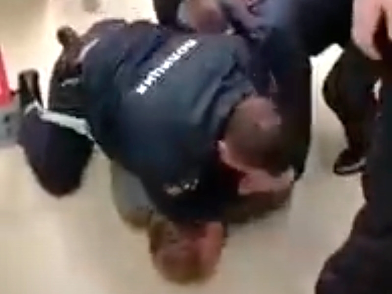 Ставрополец рассказал, как полицейские издевались над ним после задержания из-за отсутствия маски в магазине.