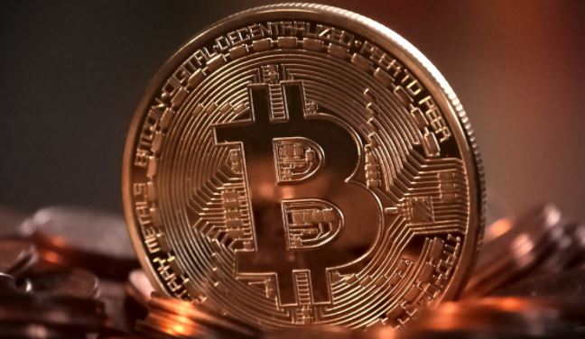 Стоимость биткоина превысила 18,6 тысячи долларов