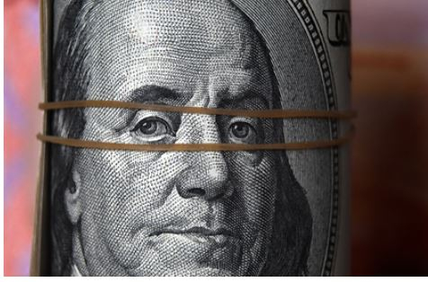 В Кремле назвали условие для отказа всего мира от доллара