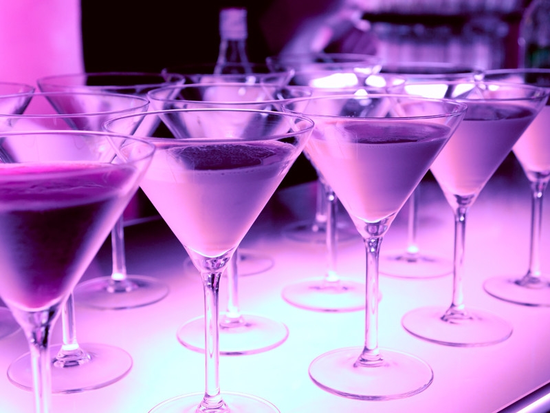 В мэрии Москвы обсуждают закрытие ночных клубов, баров и караоке