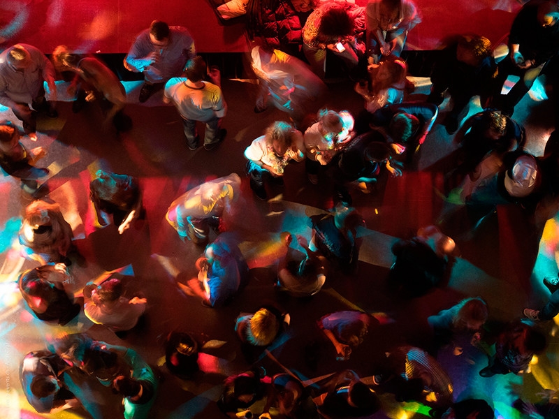 Власти Москвы заявили, что не собирают базу данных посетителей ночных клубов и не обяжут их соблюдать карантин